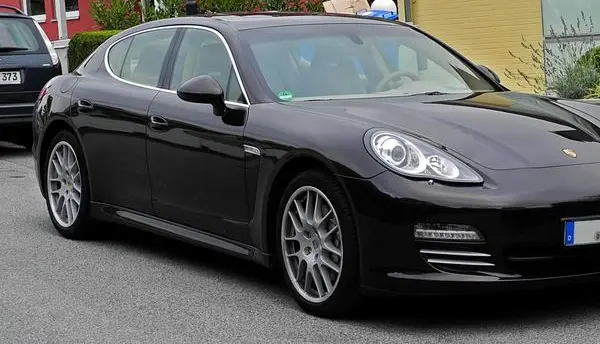 Porsche Panamera (G1)-4