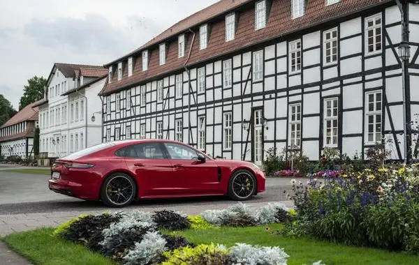 Porsche Panamera (G2 II)-1
