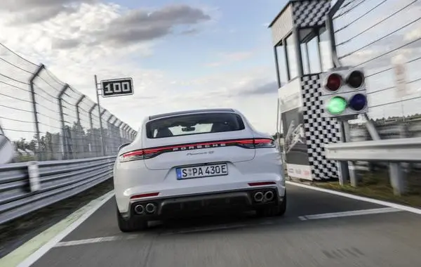 Porsche Panamera (G2 II)-2