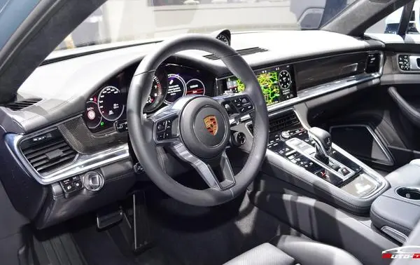 Porsche Panamera (G2)-1