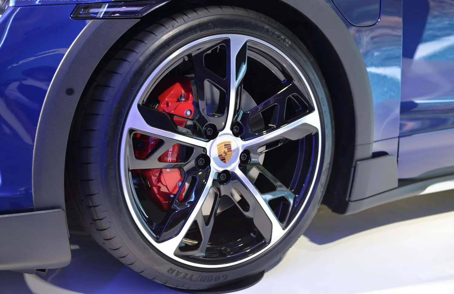 Porsche Taycan Cross Turismo (Y1A, facelift 2024)-5