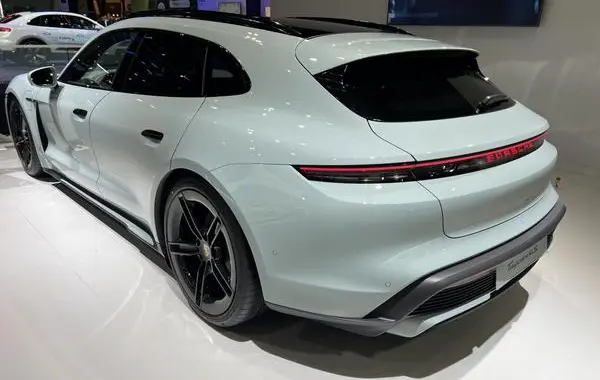 Porsche Taycan Sport Turismo (Y1A, facelift 2024)-5