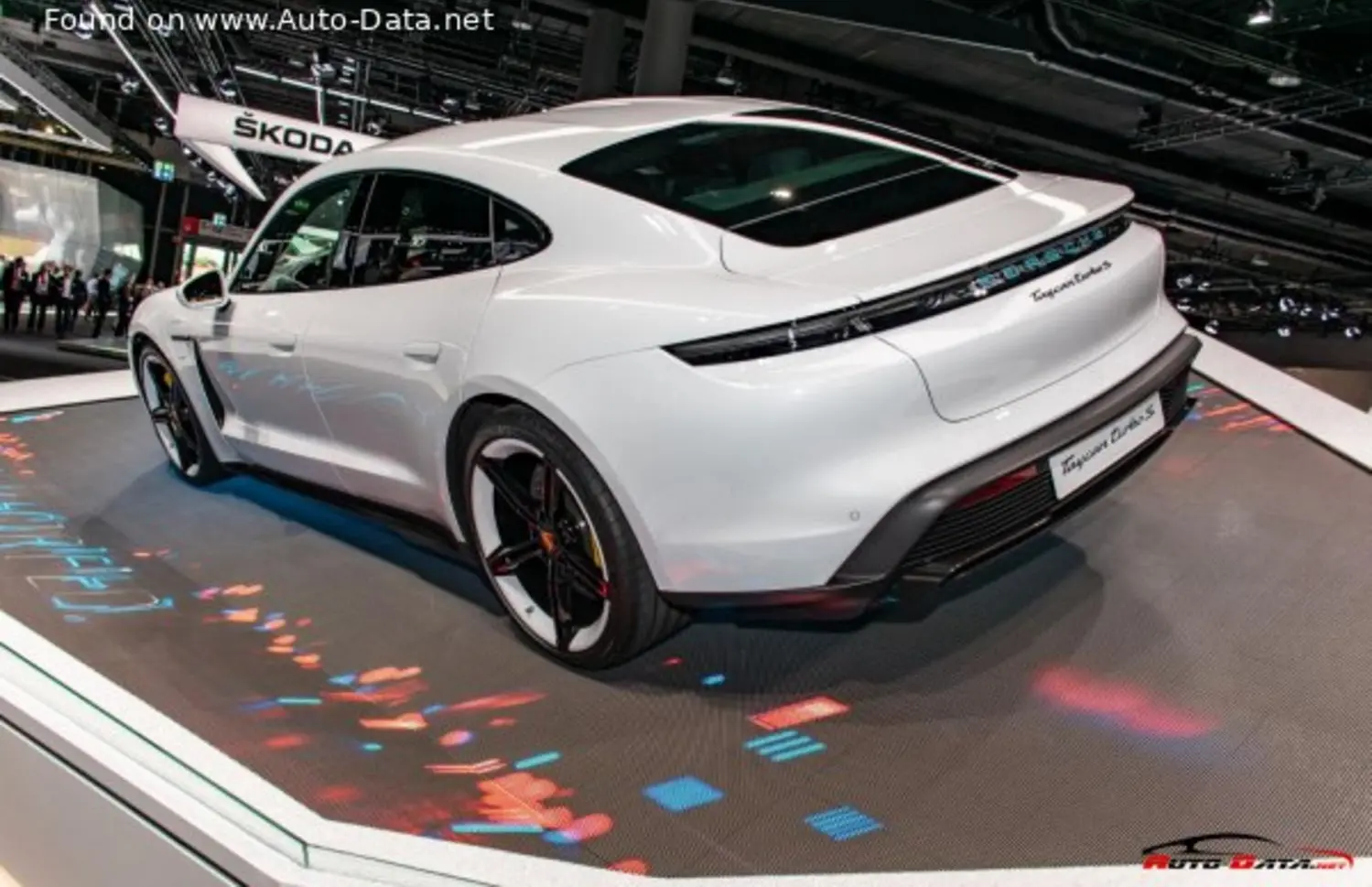 Porsche Taycan (Y1A)-2