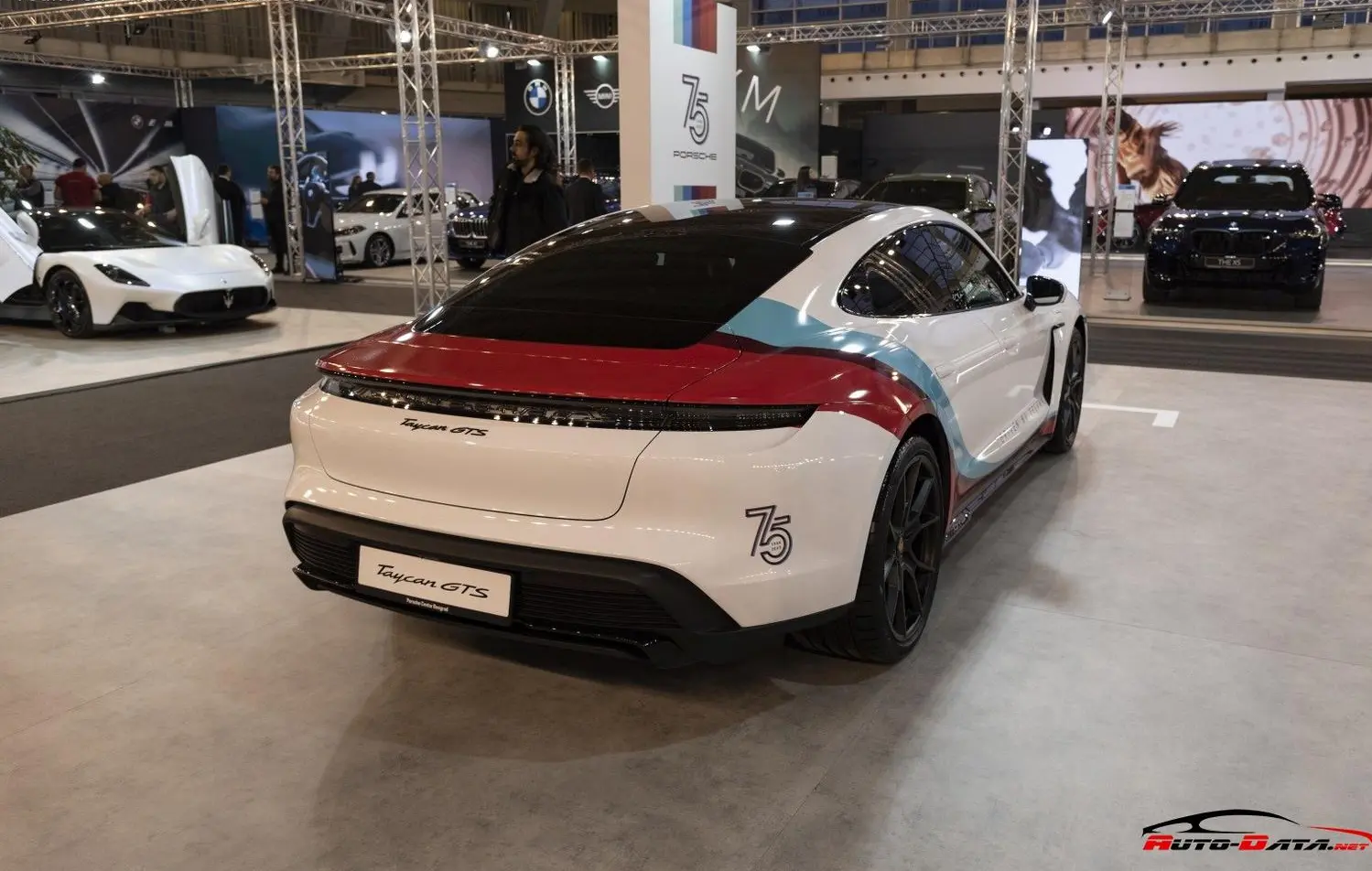 Porsche Taycan (Y1A)-8