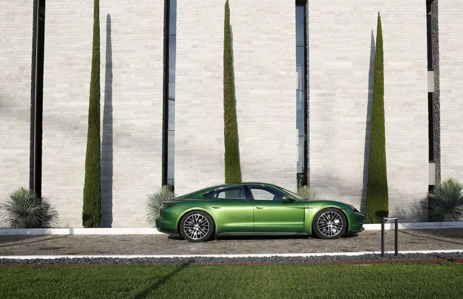 Porsche Taycan (Y1A)-3