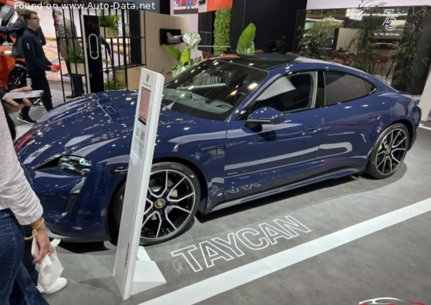 Porsche Taycan (Y1A)-7