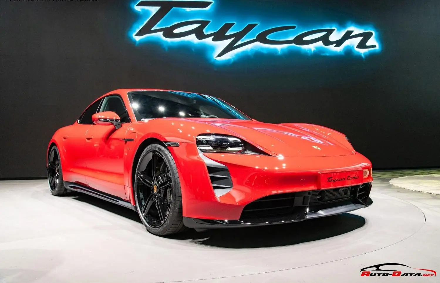 Porsche Taycan (Y1A)-2