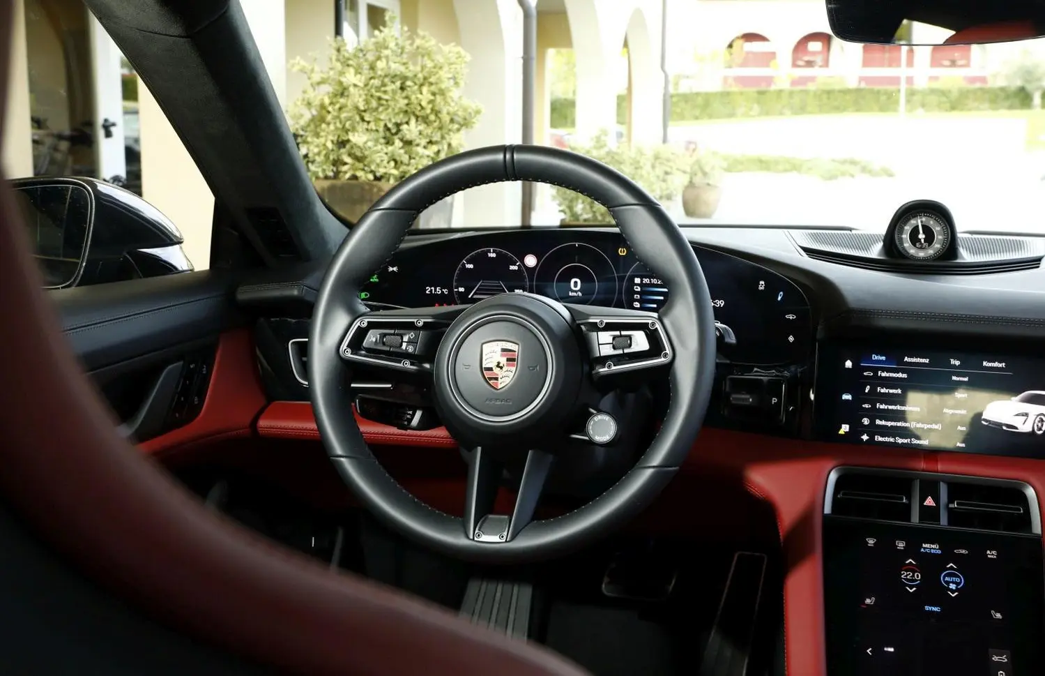 Porsche Taycan (Y1A)-1