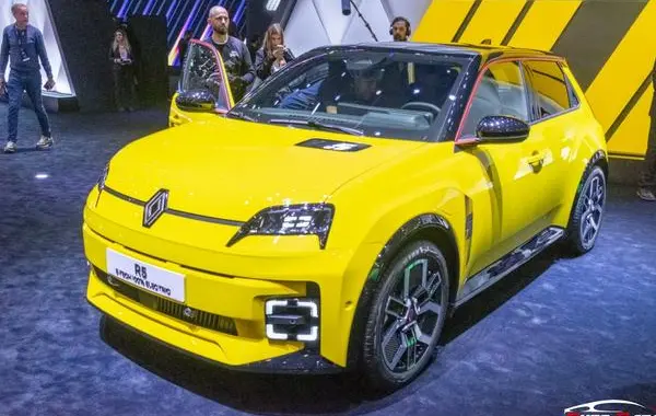 Renault 5 E-Tech Electric-6