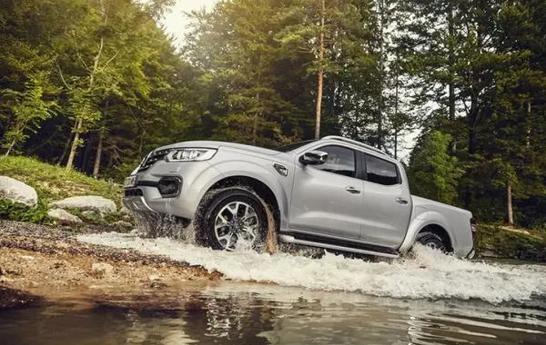 Renault Alaskan-8