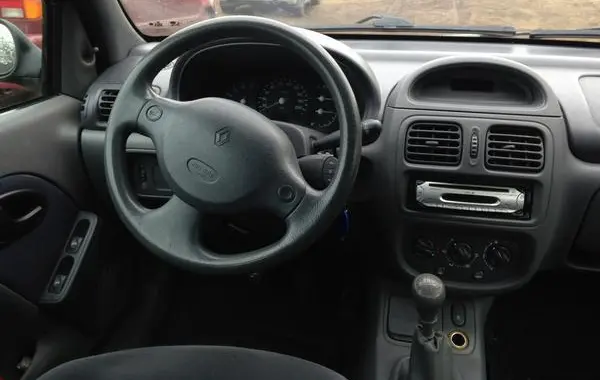 Renault Clio II (Phase I) 5-door-2