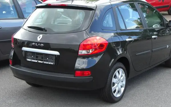 Renault Clio III Grandtour (Phase I)-2