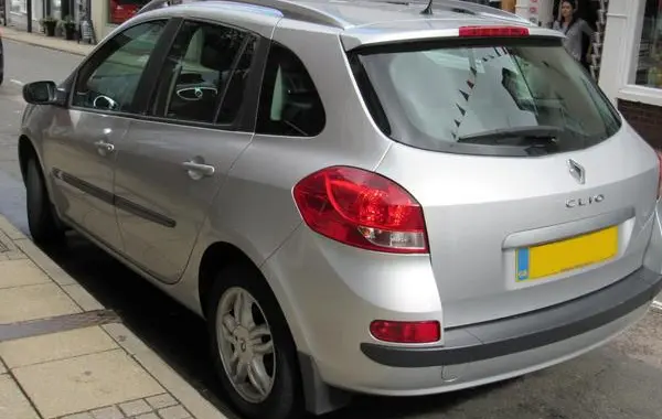 Renault Clio III Grandtour (Phase I)-6