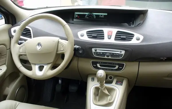 Renault Grand Scenic III (Phase I)-3