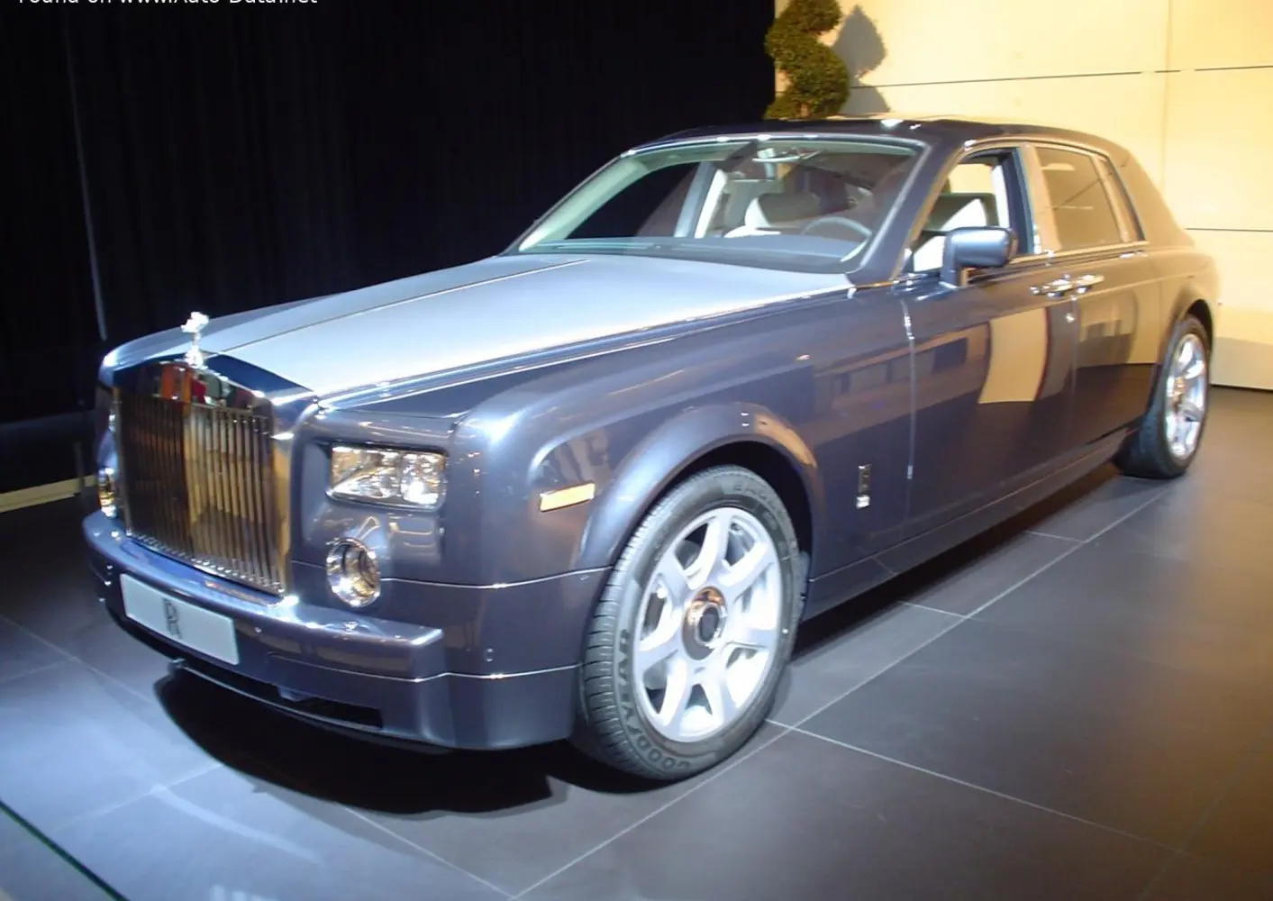 Rolls-Royce Phantom VII-11