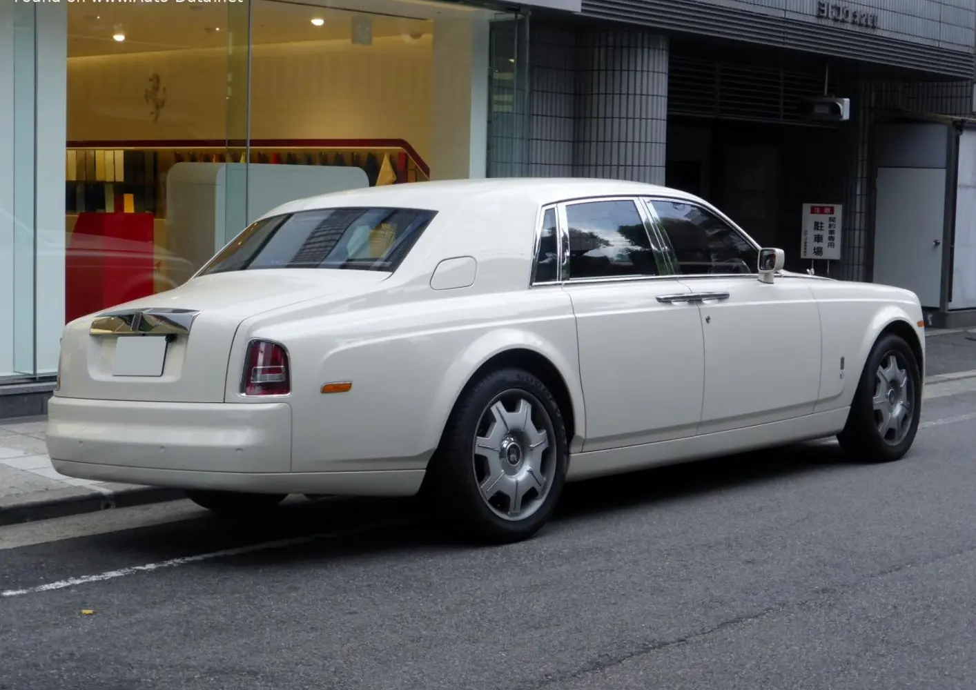 Rolls-Royce Phantom VII-7