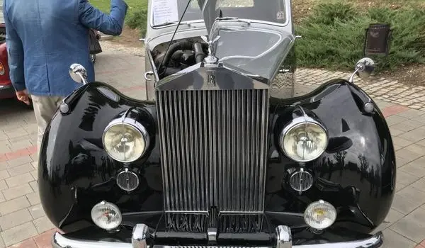 Rolls-Royce Silver Dawn-4