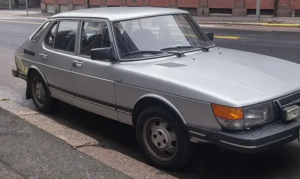 Saab 900 I Combi Coupe-11