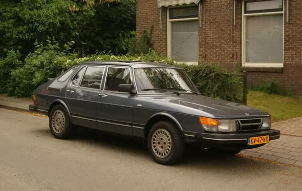 Saab 900 I Combi Coupe-12