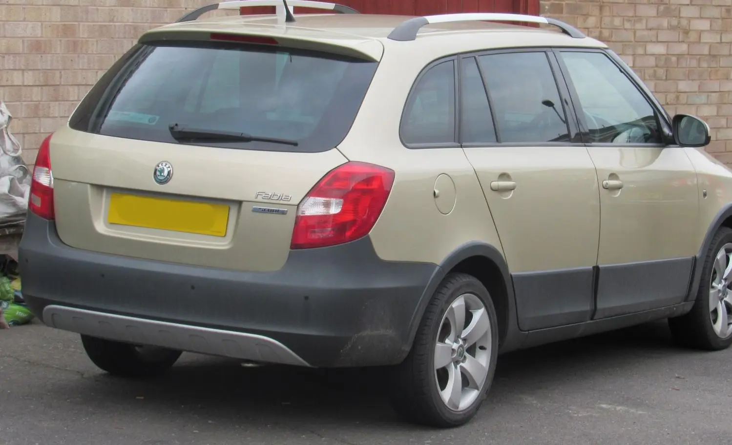 Skoda Fabia II Combi Scout (facelift 2010)-1