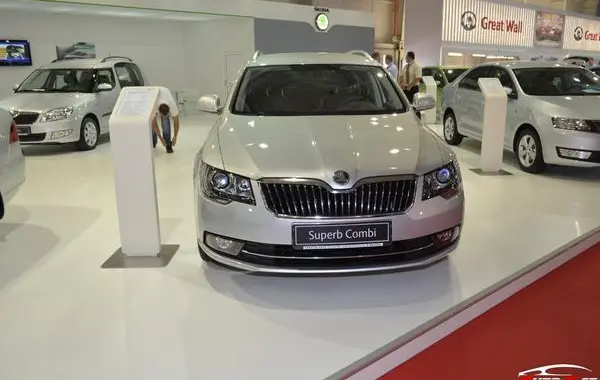 Skoda Superb II Combi (facelift 2013)-1