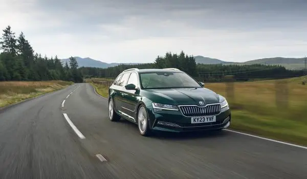 Skoda Superb III Combi (facelift 2019)-12