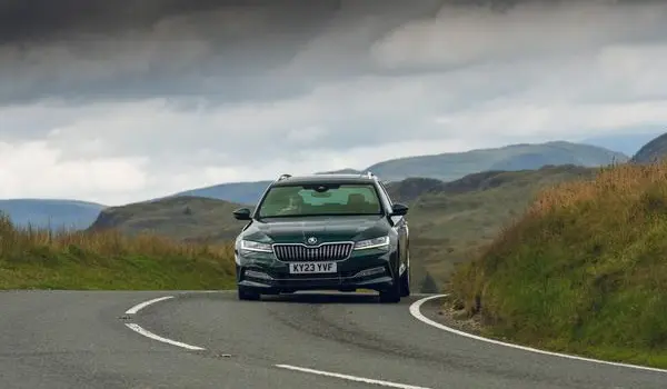 Skoda Superb III Combi (facelift 2019)-1
