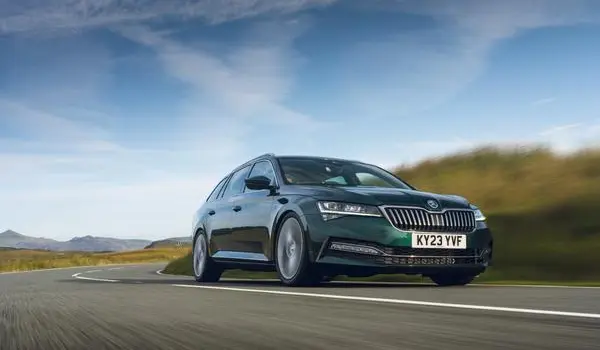 Skoda Superb III Combi (facelift 2019)-15