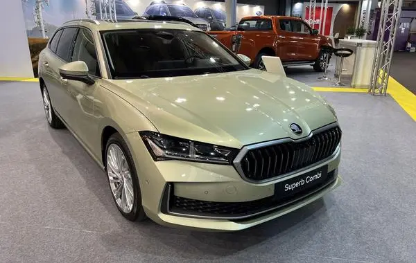 Skoda Superb IV Combi-1