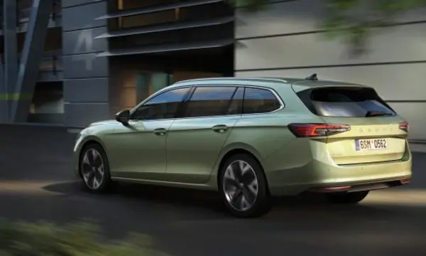 Skoda Superb IV Combi-2
