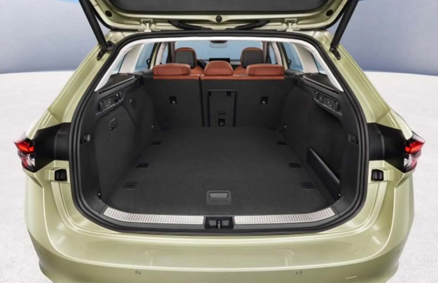Skoda Superb IV Combi-6