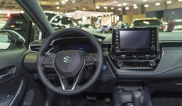 Suzuki Swace I-8