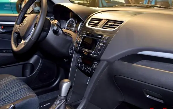 Suzuki Swift V (facelift 2013)-5
