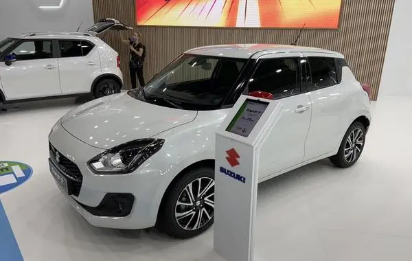 Suzuki Swift VI (facelift 2020)-1