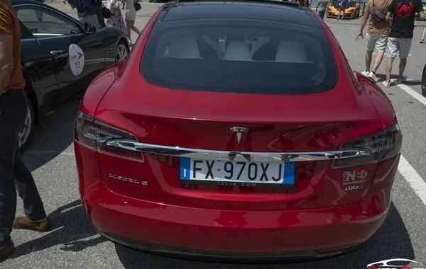 Tesla Model S (facelift 2016)-2