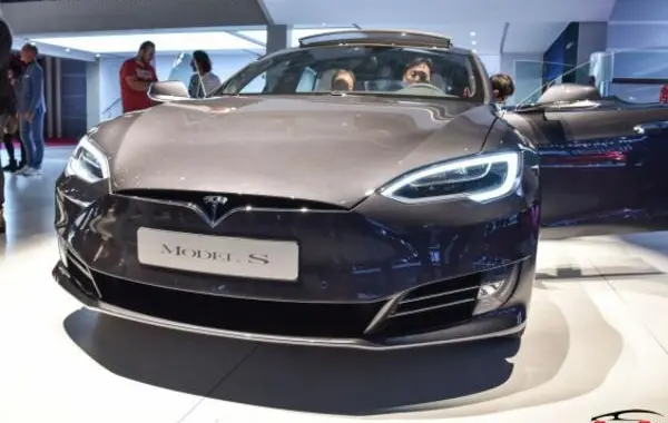 Tesla Model S (facelift 2016)-3