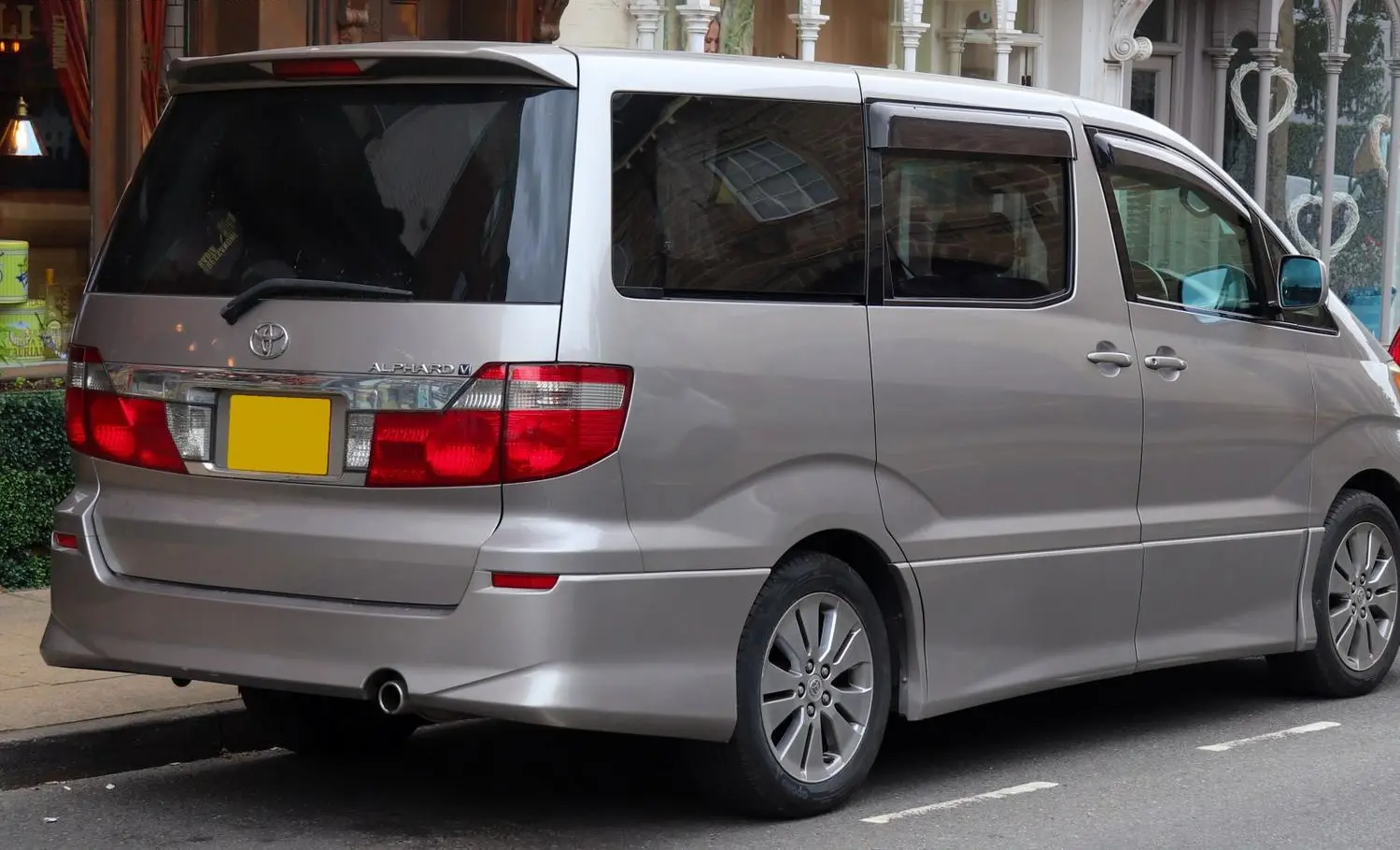 Toyota Alphard I-0