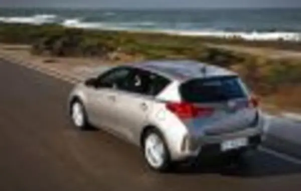 Toyota Auris II-0