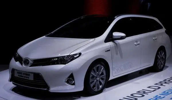 Toyota Auris II Touring Sports-11