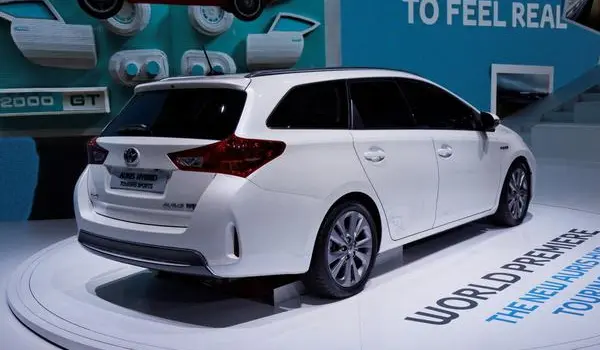 Toyota Auris II Touring Sports-14