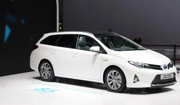 Toyota Auris II Touring Sports-8