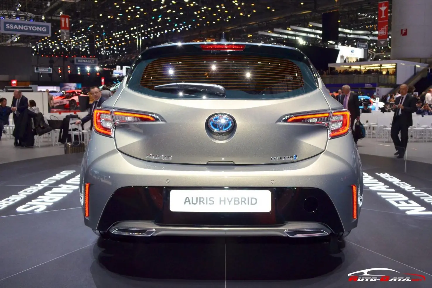 Toyota Auris III-15