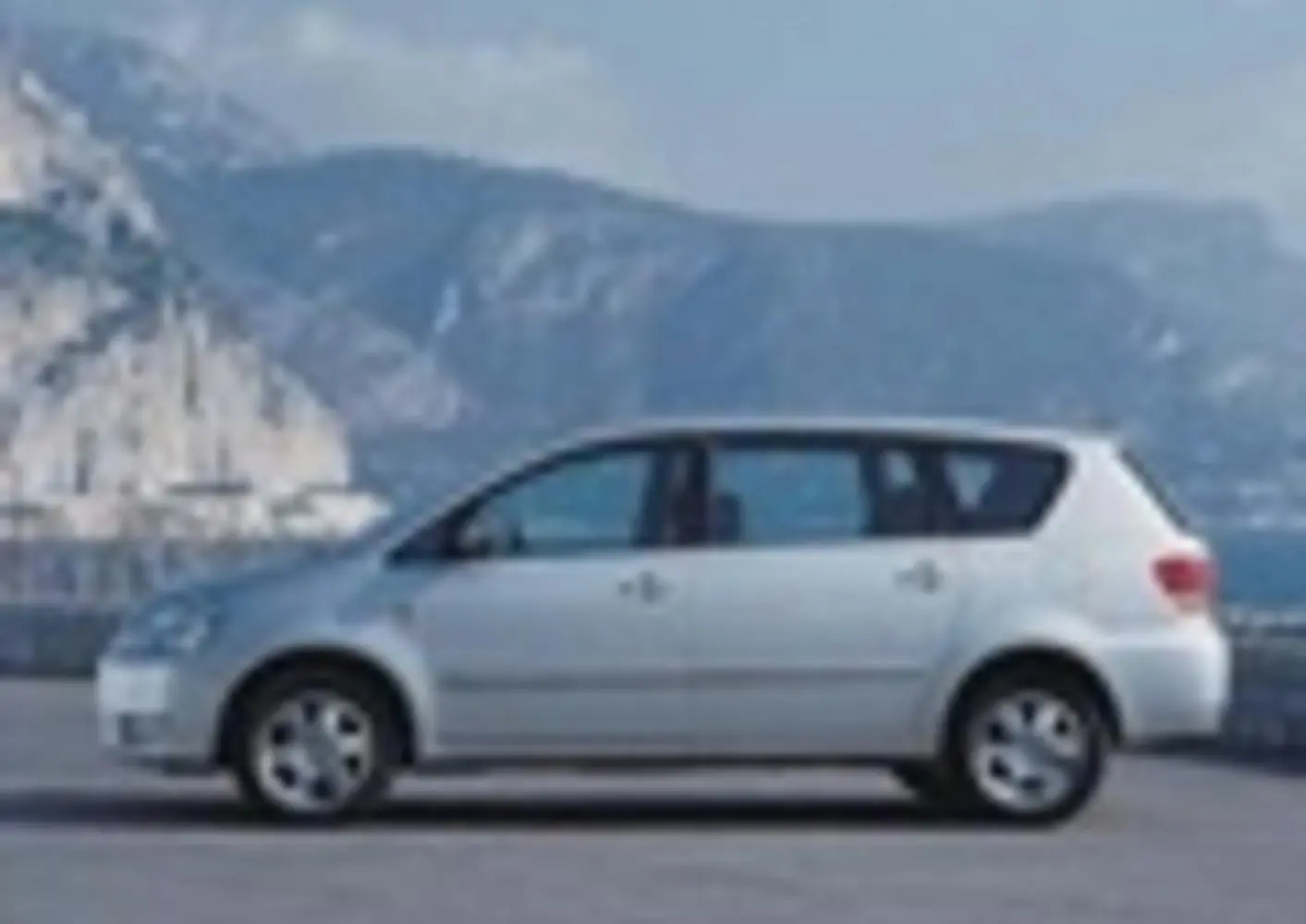 Toyota Avensis Verso-2