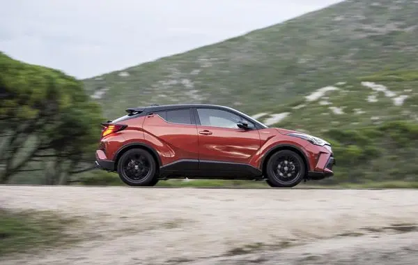 Toyota C-HR I (facelift 2020)-0