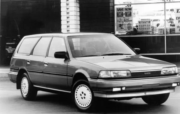 Toyota Camry II Wagon (V20)-1