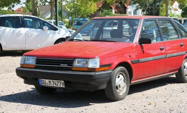 Toyota Carina Hatch (T15)