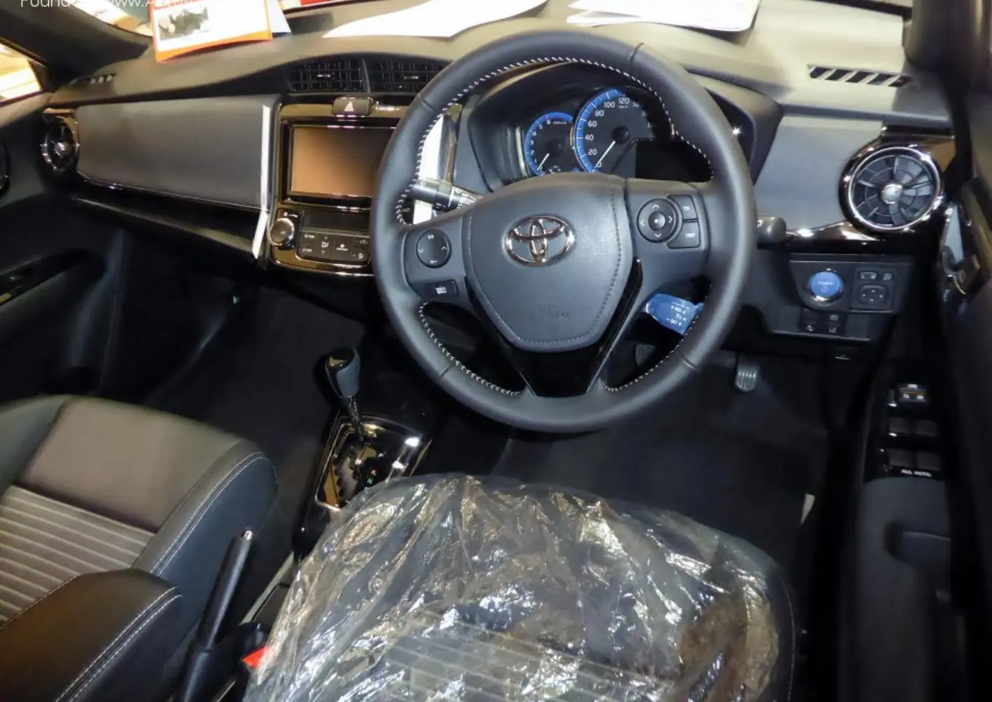 Toyota Corolla Axio XI (facelift 2017)-12