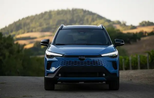 Toyota Corolla Cross (facelift 2024)-2