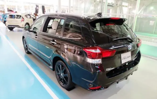 Toyota Corolla Fielder XI (facelift 2017)-0
