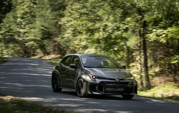 Toyota Corolla Hatchback XII (E210, facelift 2022)-1